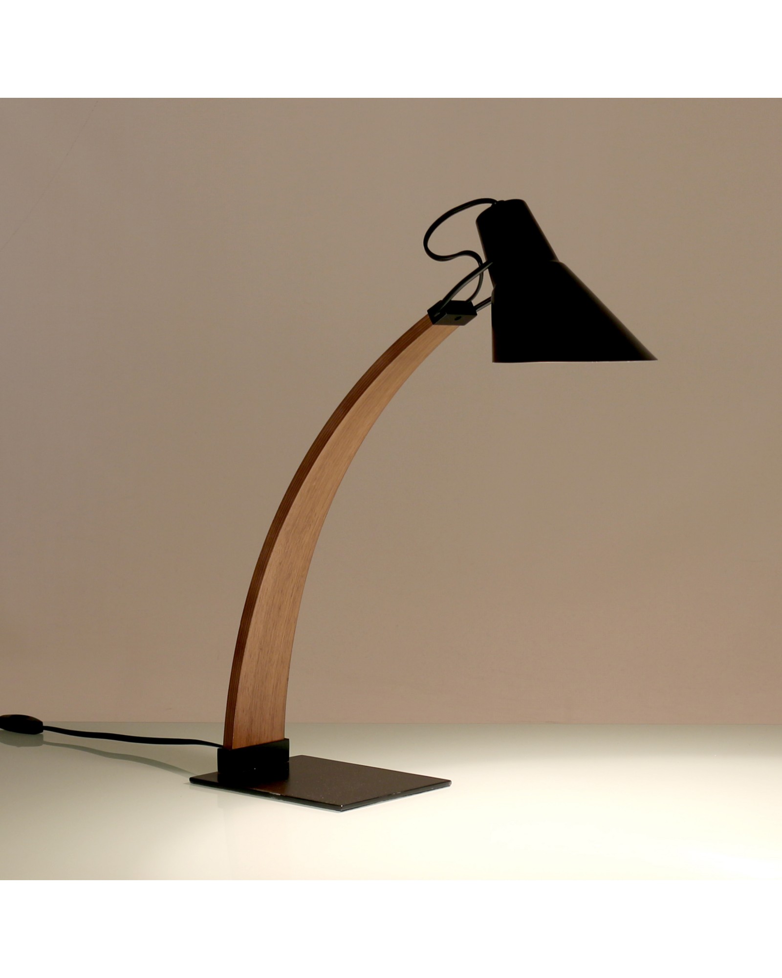 Noah Mid-Century Modern Table Lamp in Walnut and Black